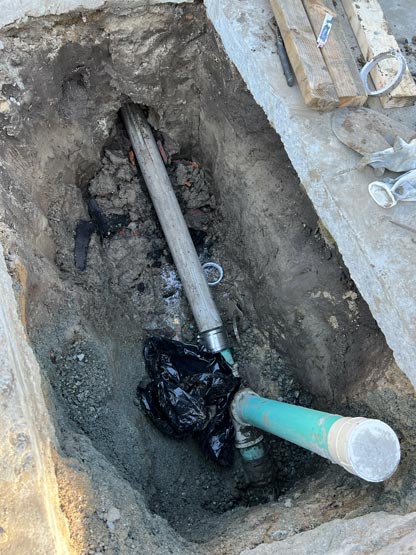Trenchless sewer replacement
